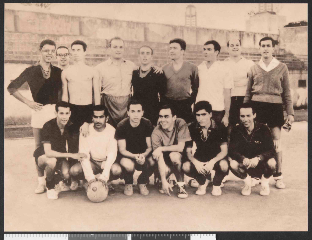 Equipa de futebol da Casa dos Estudantes do Império, em Lisboa (1960). A associação foi representada por equipas compostas pelos sócios em diferentes modalidades desportivas.