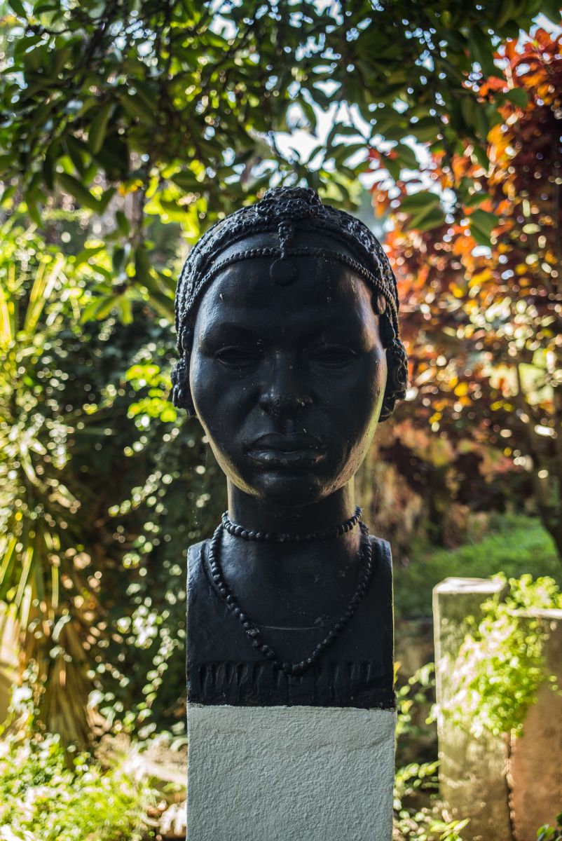 Bustos realizados por Manuel de Oliveira para a Secção Colonial da Exposição do Mundo Português, 1940, Jardim Botânico Tropical. Fotos © Rui Sérgio Afonso