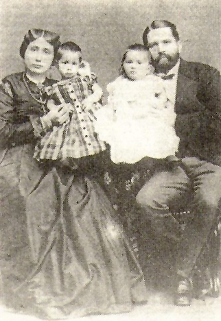 Emily und Heinrich Ruete mit ihren zwei Kindern Antonie und Rudolph in Hamburg im April 1869. Foto: Wikipedia gemeinfrei.